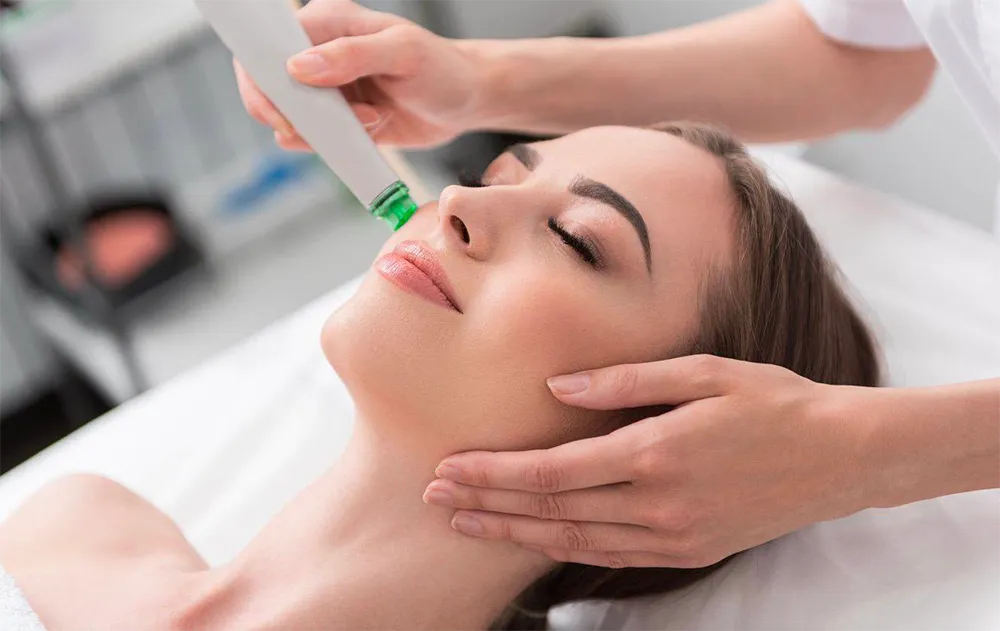 femme faisant un soin skin care